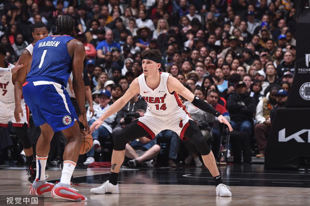 正在蓄势待 正在蓄势待